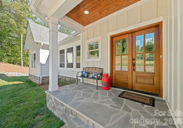 Photo 3 of Single family home for sale at 6810 Mcgalliard Pointe Dr Ne, Valdese, NC 28690 | MLS# 4432720 | Listing updated on 2026-10-10