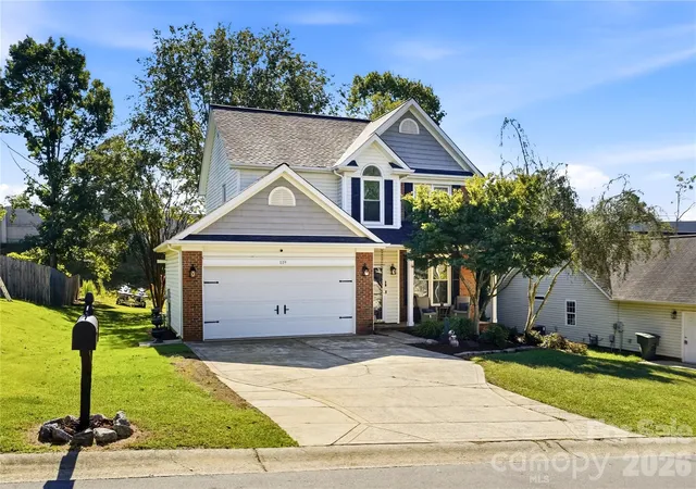 Photo 2 of Single family home for sale at 119 Shining Armor Ct, Mooresville, NC 28117 | MLS# 4432724 | Listing updated on 2026-10-18