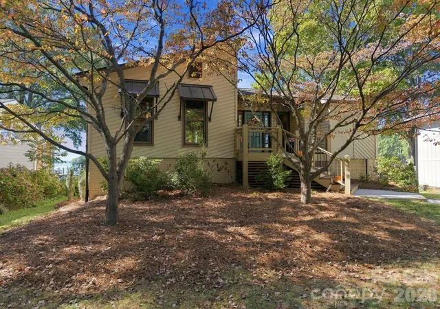 Photo 3 of Single family home for sale at 20625 Is Forest Dr, Cornelius, NC 28031 | MLS# 4432725 | Listing updated on 2026-10-31