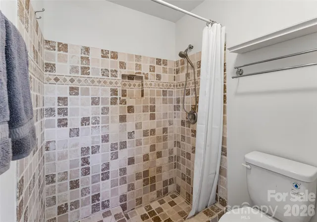 Photo 4 of Condo for sale at 422 W 8th Street, Charlotte, NC 28202 | MLS# 4432729 | Listing updated on 2026-10-08