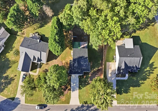 Photo 3 of Single family home for sale at 1242 Laurel Woods Dr, Gastonia, NC 28052 | MLS# 4432740 | Listing updated on 2026-10-10