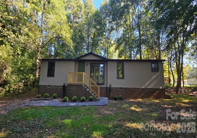 Single family home for sale at 127 Louise Dr, Mooresville, NC 28115 | MLS# 4432741