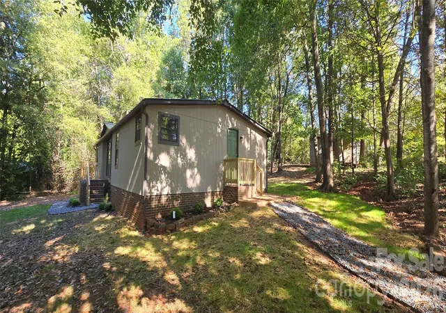 Photo 3 of Single family home for sale at 127 Louise Dr, Mooresville, NC 28115 | MLS# 4432741 | Listing updated on 2026-10-10