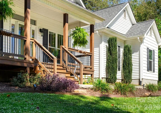 Photo 1 of Single family home for sale at 31 Willow Farm Rd, Fairview, NC 28730 | MLS# 4432755 | Listing updated on 2026-10-09
