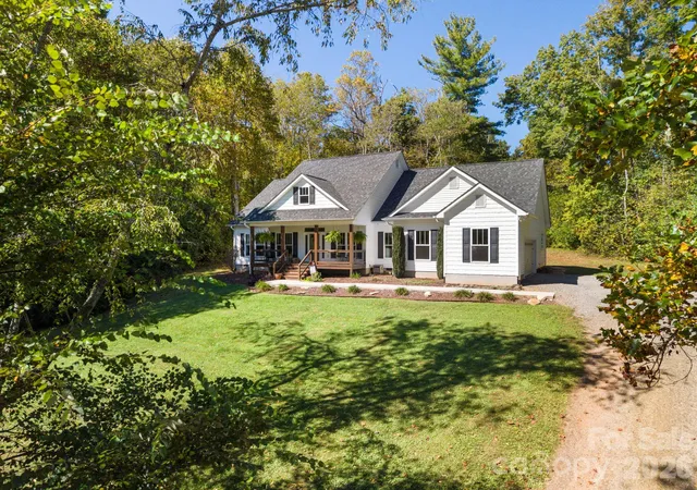 Photo 2 of Single family home for sale at 31 Willow Farm Rd, Fairview, NC 28730 | MLS# 4432755 | Listing updated on 2026-10-09
