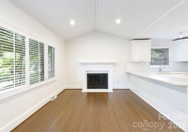 Photo 2 of Single family home for sale at 5121 Kistler Ave, Charlotte, NC 28205 | MLS# 4432756 | Listing updated on 2026-10-08