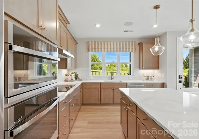 Photo 4 of Townhouse for sale at 425 Nash St, Fort Mill, SC 29715 | MLS# 4432782 | Listing updated on 2026-10-09