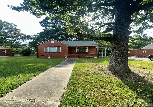Photo 1 of Single family home for sale at 537 Bowman Rd, Charlotte, NC 28217 | MLS# 4432783 | Listing updated on 2026-10-08