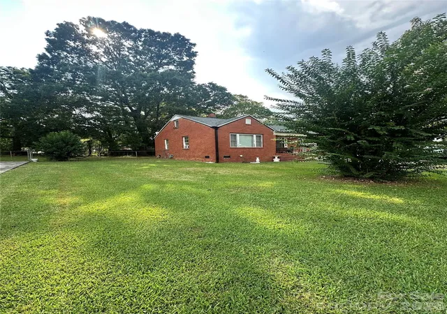 Photo 2 of Single family home for sale at 537 Bowman Rd, Charlotte, NC 28217 | MLS# 4432783 | Listing updated on 2026-10-08