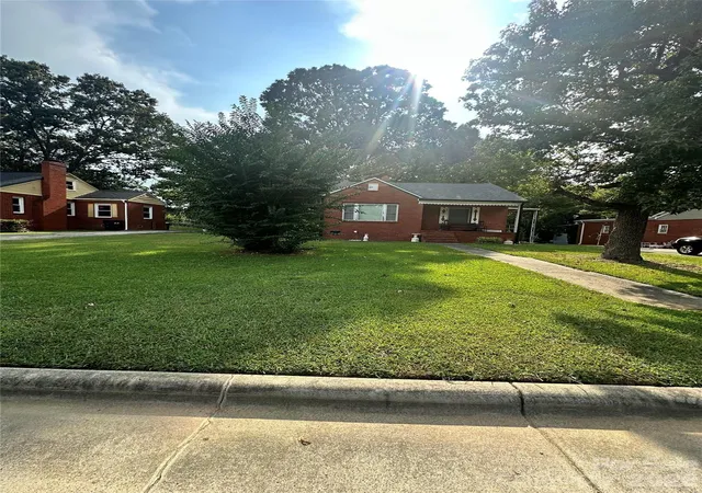 Photo 3 of Single family home for sale at 537 Bowman Rd, Charlotte, NC 28217 | MLS# 4432783 | Listing updated on 2026-10-08