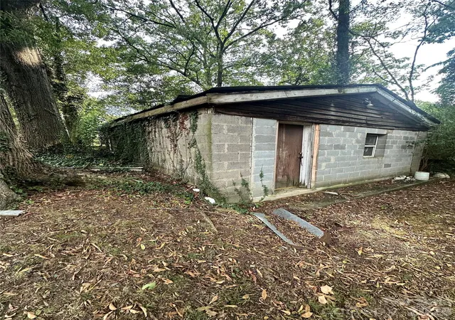 Photo 3 of Single family home for sale at 537 Bowman Rd, Charlotte, NC 28217 | MLS# 4432783 | Listing updated on 2026-10-09