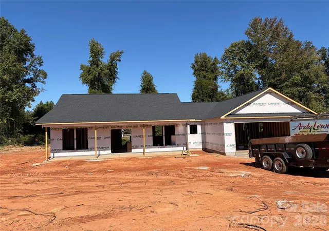 Photo 1 of Single family home for sale at 183 Bevis Ln, Statesville, NC 28677 | MLS# 4432790 | Listing updated on 2026-10-10