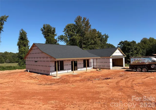 Photo 2 of Single family home for sale at 183 Bevis Ln, Statesville, NC 28677 | MLS# 4432790 | Listing updated on 2026-10-10
