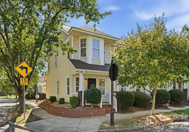 Townhouse for sale at 7962 Camden Holw Rd, Huntersville, NC 28078 | MLS# 4432801