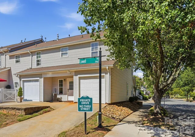Photo 2 of Townhouse for sale at 7962 Camden Holw Rd, Huntersville, NC 28078 | MLS# 4432801 | Listing updated on 2026-10-10
