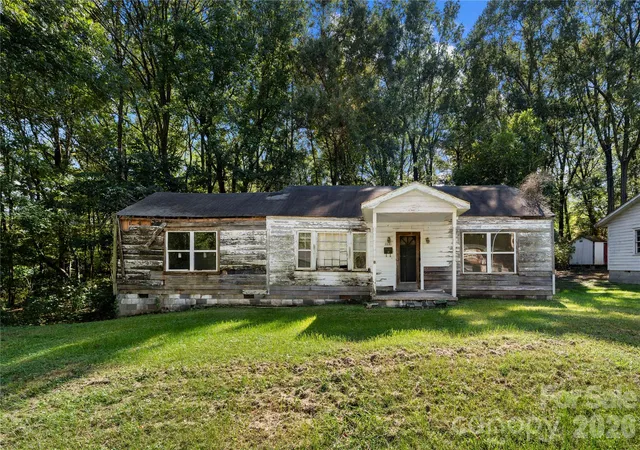 Photo 2 of House for sale at 509 E Church St, Dallas, NC 28034 | MLS# 4432806 | Listing updated on 2026-10-10
