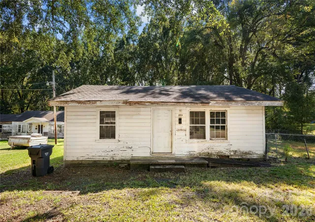 Photo 3 of House for sale at 509 E Church St, Dallas, NC 28034 | MLS# 4432806 | Listing updated on 2026-10-10