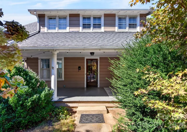 Photo 2 of Single family home for sale at 17 Darcy Ln, Asheville, NC 28804 | MLS# 4432812 | Listing updated on 2026-10-09