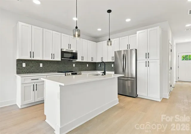 Photo 1 of Single family home for sale at 604 N Broad St, Mooresville, NC 28115 | MLS# 4432813 | Listing updated on 2026-10-08