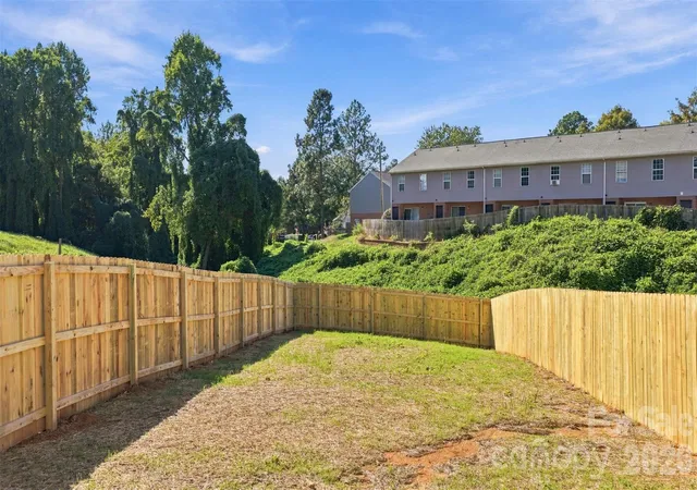 Photo 2 of Single family home for sale at 604 N Broad St, Mooresville, NC 28115 | MLS# 4432813 | Listing updated on 2026-10-08