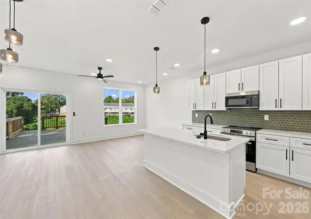 Photo 3 of Single family home for sale at 604 N Broad St, Mooresville, NC 28115 | MLS# 4432813 | Listing updated on 2026-10-08