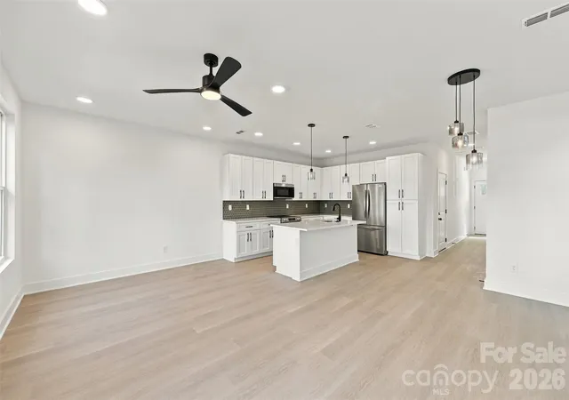 Photo 4 of Single family home for sale at 604 N Broad St, Mooresville, NC 28115 | MLS# 4432813 | Listing updated on 2026-10-08