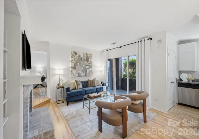 Listing Photo 5 - Condo for sale in building located at 1109 E Morehead St, Charlotte, NC 28204 - Unit #16