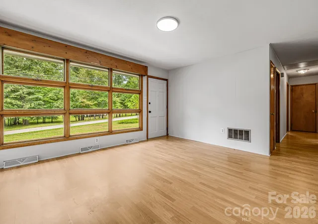 Listing Photo 4 - Condo for sale in building located at 25 Hickory Tree Rd, Asheville, NC 28805