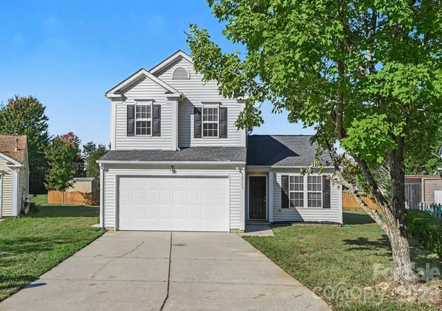 Photo 1 of Single family home for sale at 10502 Glory Meadow Ct, Charlotte, NC 28278 | MLS# 4432823 | Listing updated on 2026-10-31