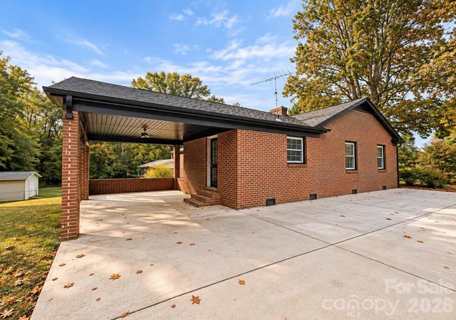 Photo 3 of Single family home for sale at 2808 28th Street NE, Hickory, NC 28601 | MLS# 4432829 | Listing updated on 2026-10-29