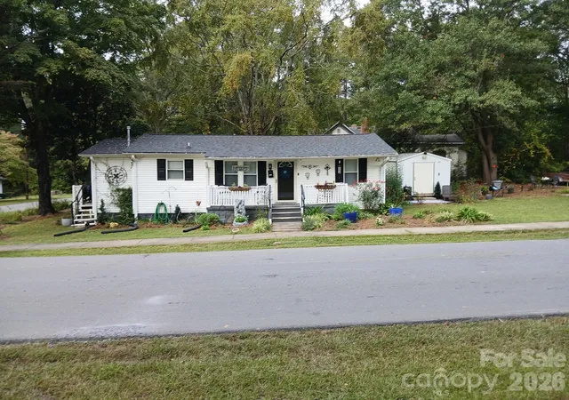 Photo 3 of Single family home for sale at 115 S Davis St, Dallas, NC 28034 | MLS# 4432832 | Listing updated on 2026-10-08