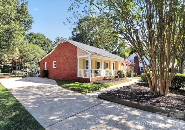 Photo 2 of Single family home for sale at 9915 Ridgemore Dr, Charlotte, NC 28277 | MLS# 4432835 | Listing updated on 2026-10-22