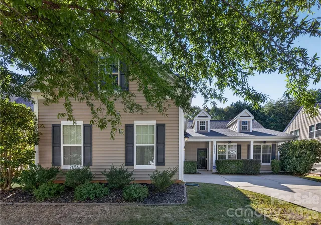 Photo 2 of Single family home for sale at 17119 Caldwell Trak Dr, Huntersville, NC 28078 | MLS# 4432846 | Listing updated on 2026-10-09