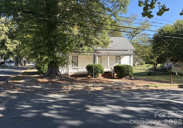 Photo 2 of Single family home for sale at 432 Watts St, Albemarle, NC 28001 | MLS# 4432847 | Listing updated on 2026-10-09