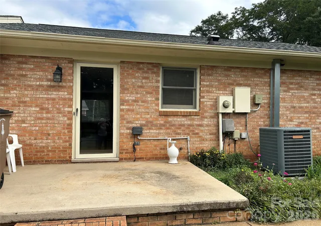 Photo 2 of Multi family home for sale at 118 1 Lattimore St, Shelby, NC 28150 | MLS# 4432849 | Listing updated on 2026-10-08