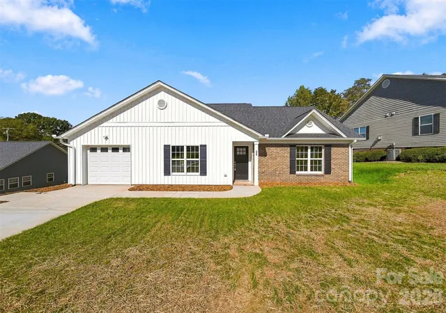 Photo 1 of Single family home for sale at 220 Abee St, Morganton, NC 28655 | MLS# 4432856 | Listing updated on 2026-10-29