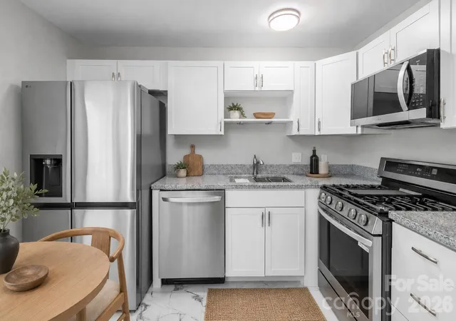 Listing Photo 1 - Condo for sale in building located at 3105 Erskine Dr, Charlotte, NC 28205 - Unit #49