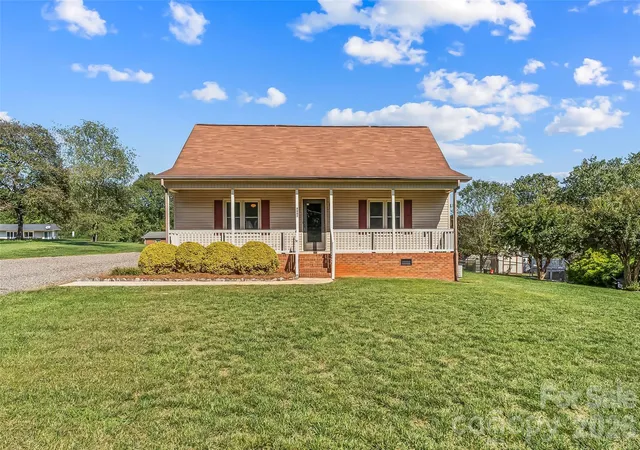 Single family home for sale at 2207 Beauty St, Statesville, NC 28625 | MLS# 4432861