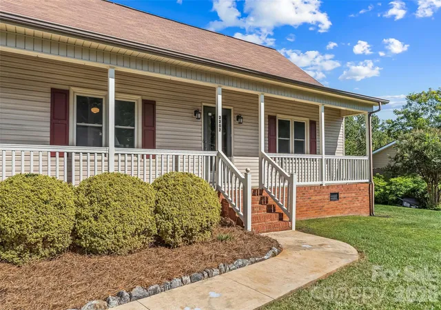 Photo 1 of Single family home for sale at 2207 Beauty St, Statesville, NC 28625 | MLS# 4432861 | Listing updated on 2026-10-29
