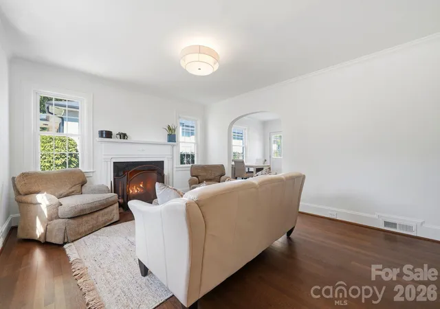 Photo 4 of House for sale at 1307 S Kings Dr, Charlotte, NC 28207 | MLS# 4432862 | Listing updated on 2026-10-24