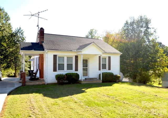 Photo 1 of Single family home for sale at 813 Powell Ave Sw, Valdese, NC 28690 | MLS# 4432871 | Listing updated on 2026-10-10