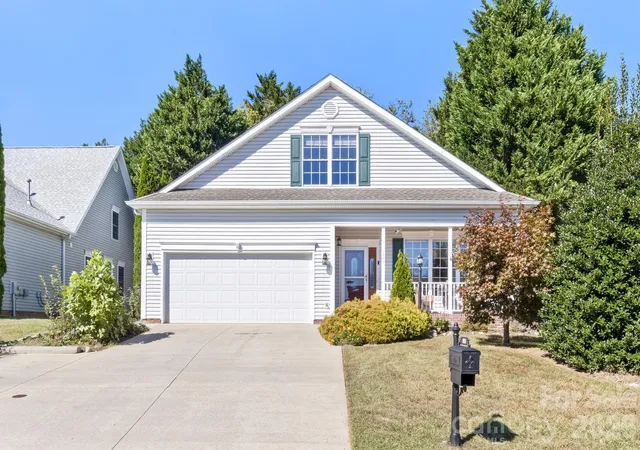 Photo 2 of Single family home for sale at 105 Willow Oak Dr, Asheville, NC 28805 | MLS# 4432872 | Listing updated on 2026-10-09