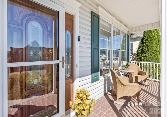 Photo 3 of Single family home for sale at 105 Willow Oak Dr, Asheville, NC 28805 | MLS# 4432872 | Listing updated on 2026-10-09