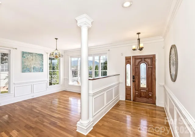 Photo 3 of Single family home for sale at 105 Willow Oak Dr, Asheville, NC 28805 | MLS# 4432872 | Listing updated on 2026-10-09