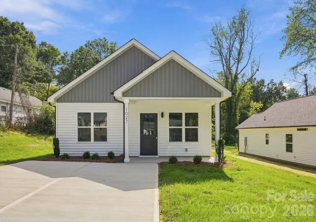 Photo 1 of Single family home for sale at 1027 Houston St, Gastonia, NC 28052 | MLS# 4432877 | Listing updated on 2026-10-08