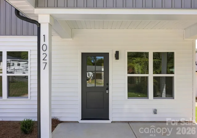 Photo 2 of Single family home for sale at 1027 Houston St, Gastonia, NC 28052 | MLS# 4432877 | Listing updated on 2026-10-08
