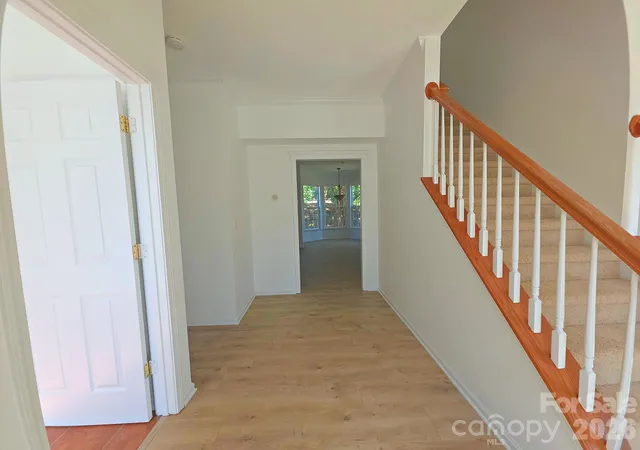 Photo 2 of Single family home for sale at 5708 Fls Ridge Ln, Charlotte, NC 28269 | MLS# 4432881 | Listing updated on 2026-10-09