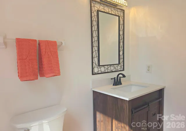 Photo 4 of Single family home for sale at 5708 Fls Ridge Ln, Charlotte, NC 28269 | MLS# 4432881 | Listing updated on 2026-10-09