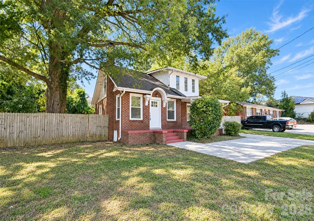 Photo 2 of Multi family home for sale at 322 Salisbury Rd, Statesville, NC 28677 | MLS# 4432896 | Listing updated on 2026-10-18