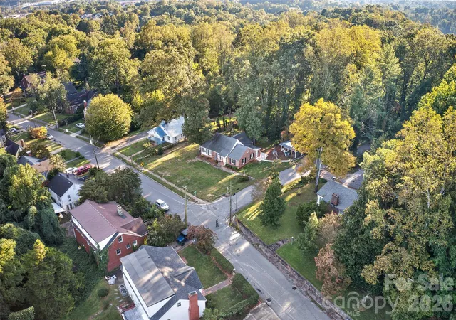 Photo 2 of Single family home for sale at 321 Beall St Nw, Lenoir, NC 28645 | MLS# 4432899 | Listing updated on 2026-10-09